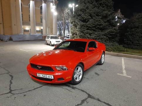 Ford Mustang 3.7л