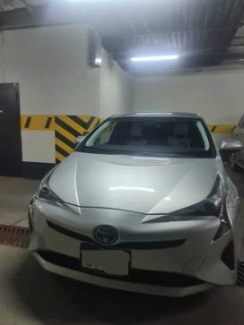 Toyota Prius 1.8л
