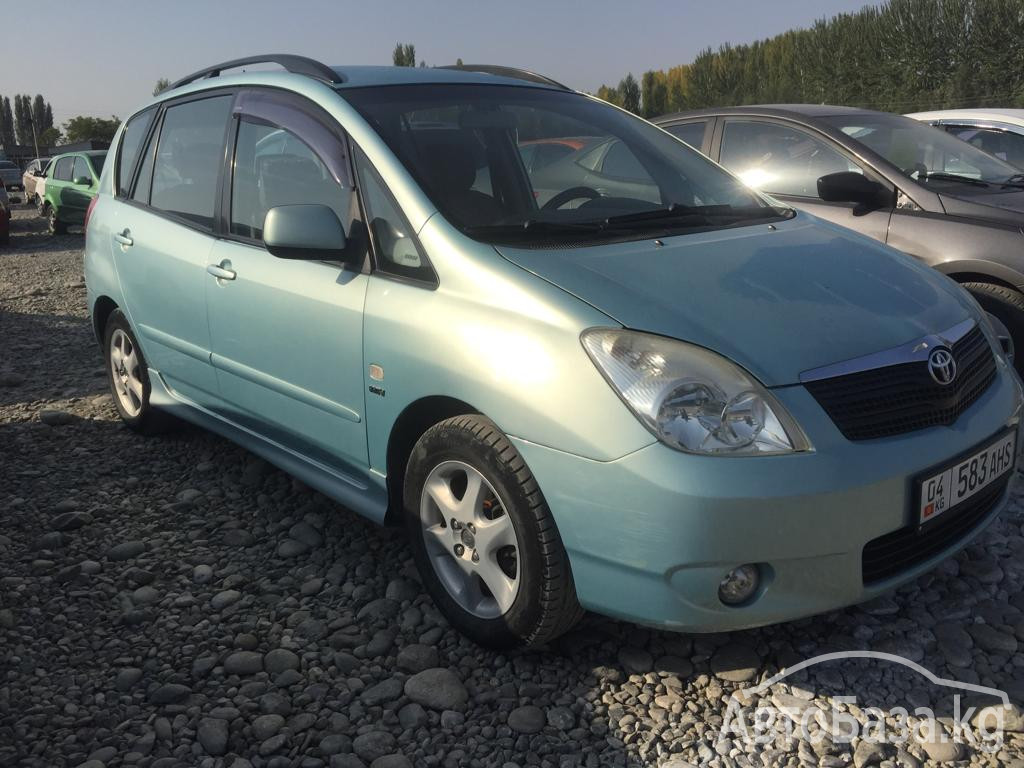 Toyota Corolla Verso 2004