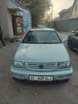 Volkswagen Vento: 1996 г., 1.6 л, Механика, Бензин, Седан
