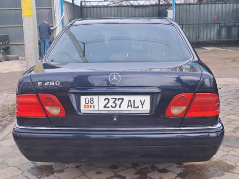Mercedes-Benz A 210: 1996 г., 2.8 л, Механика, Бензин, Седан