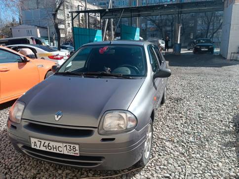 Renault Clio: 2000 г., 1.4 л, Механика, Бензин, Седан
