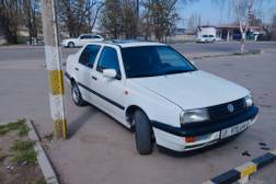 Volkswagen Vento: 1994 г., 1.8 л, Механика, Газ, Седан