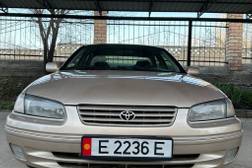 Toyota Camry: 1997 г., 2.2 л, Механика, Бензин, Седан