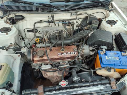 Toyota Corolla: 1990 г., 1.3 л, Механика, Бензин, Седан