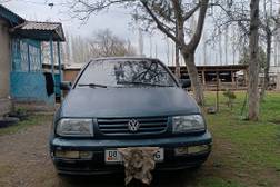 Volkswagen Vento: 1998 г., 1.6 л, Механика, Бензин, Седан