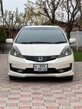 Honda Fit: 2011 г., 1.5 л, Вариатор, Бензин