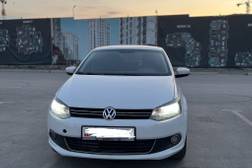 Volkswagen Polo: 2013 г., 1.6 л, Механика, Бензин, Седан