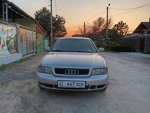 Audi A4: 1995 г., 1.8 л, Механика, Газ, Седан