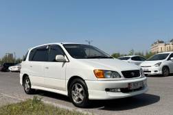 Toyota Ipsum: 2000 г., 2 л, Автомат, Бензин, Минивэн