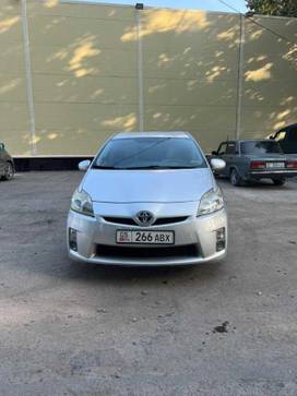 Toyota Prius 1.8л