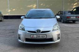 Toyota Prius 1.8л